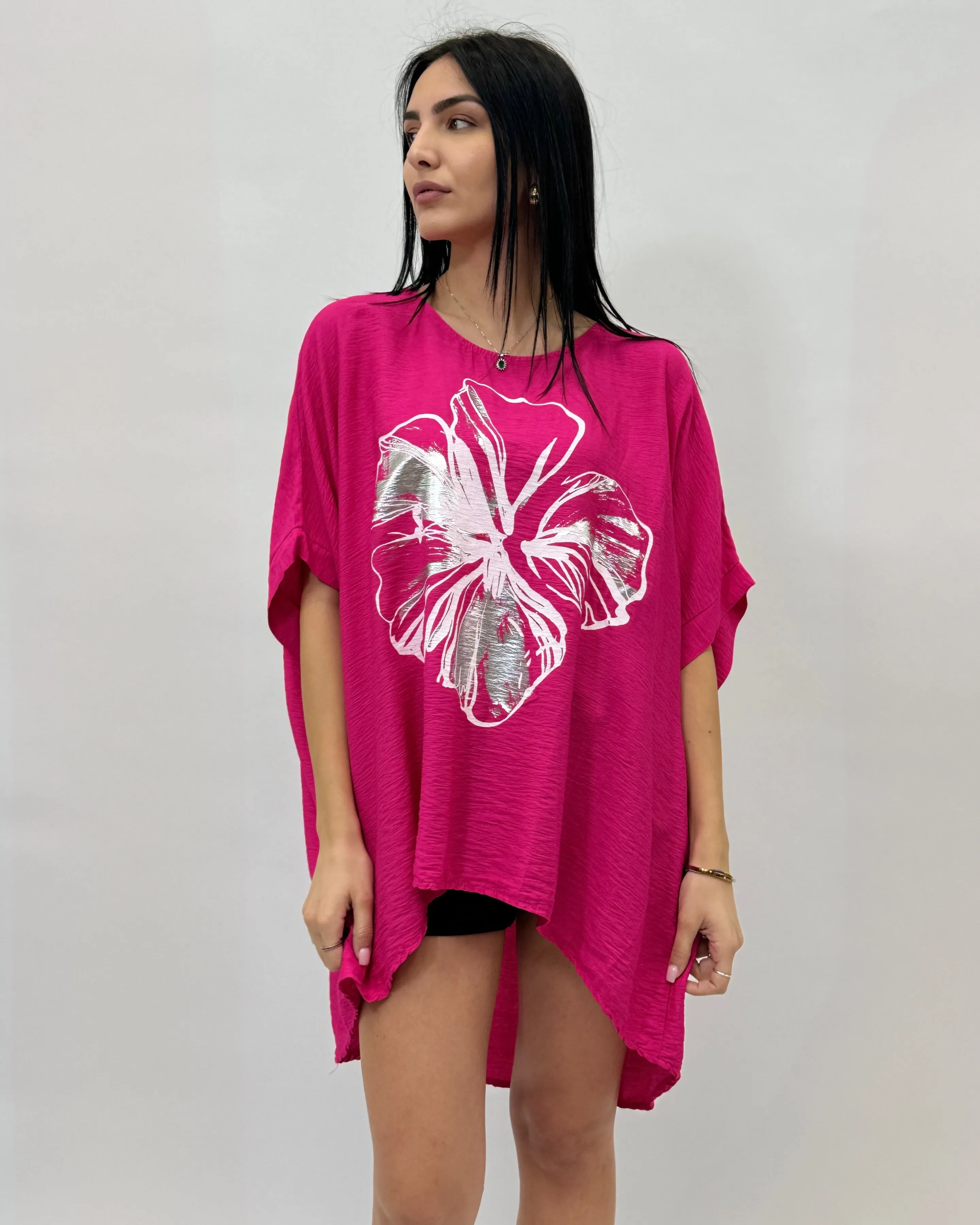 Maglia taglia comoda tinta unita con stampa rosa