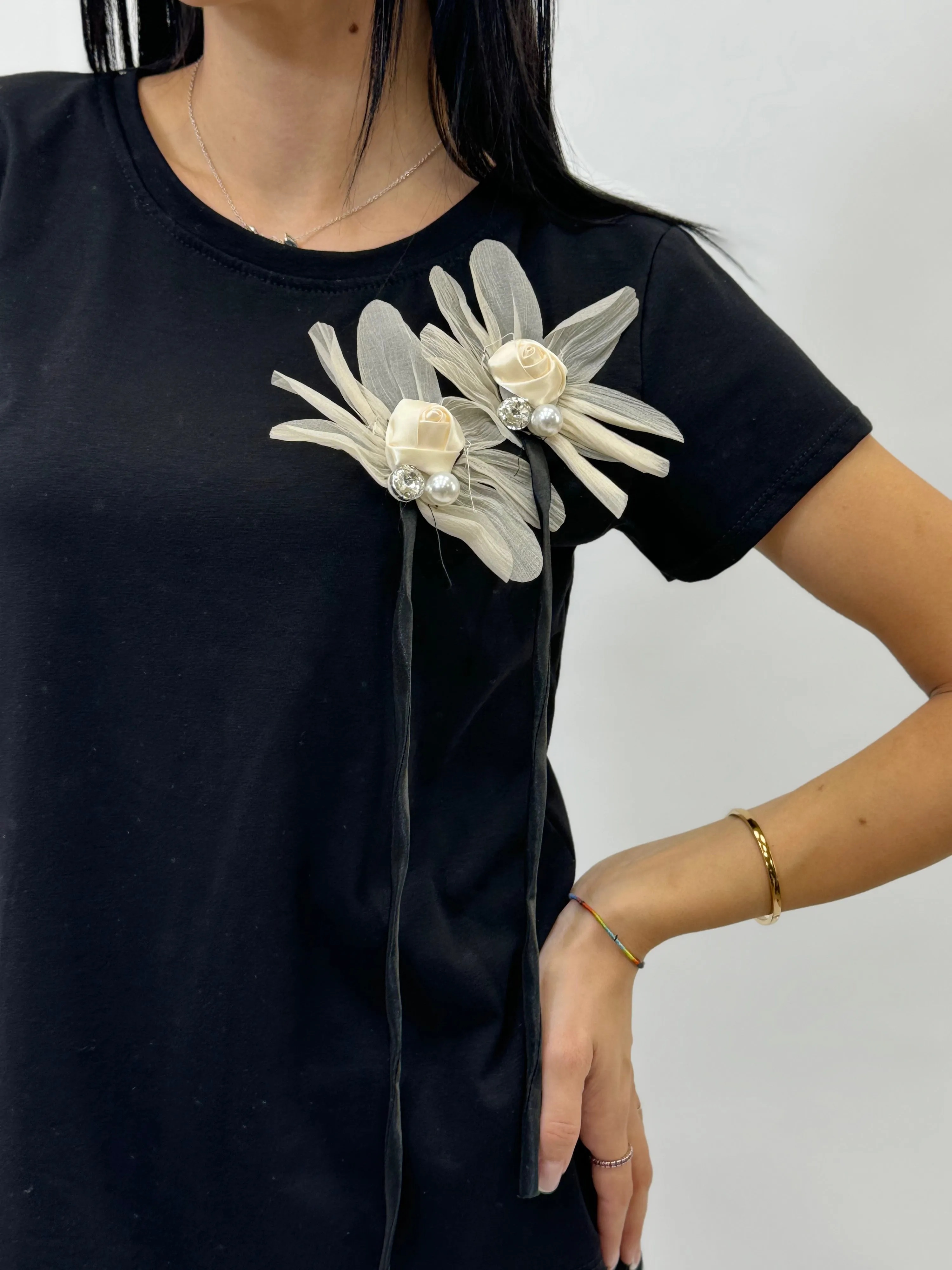 T-shirt in cotone con fiore margherita