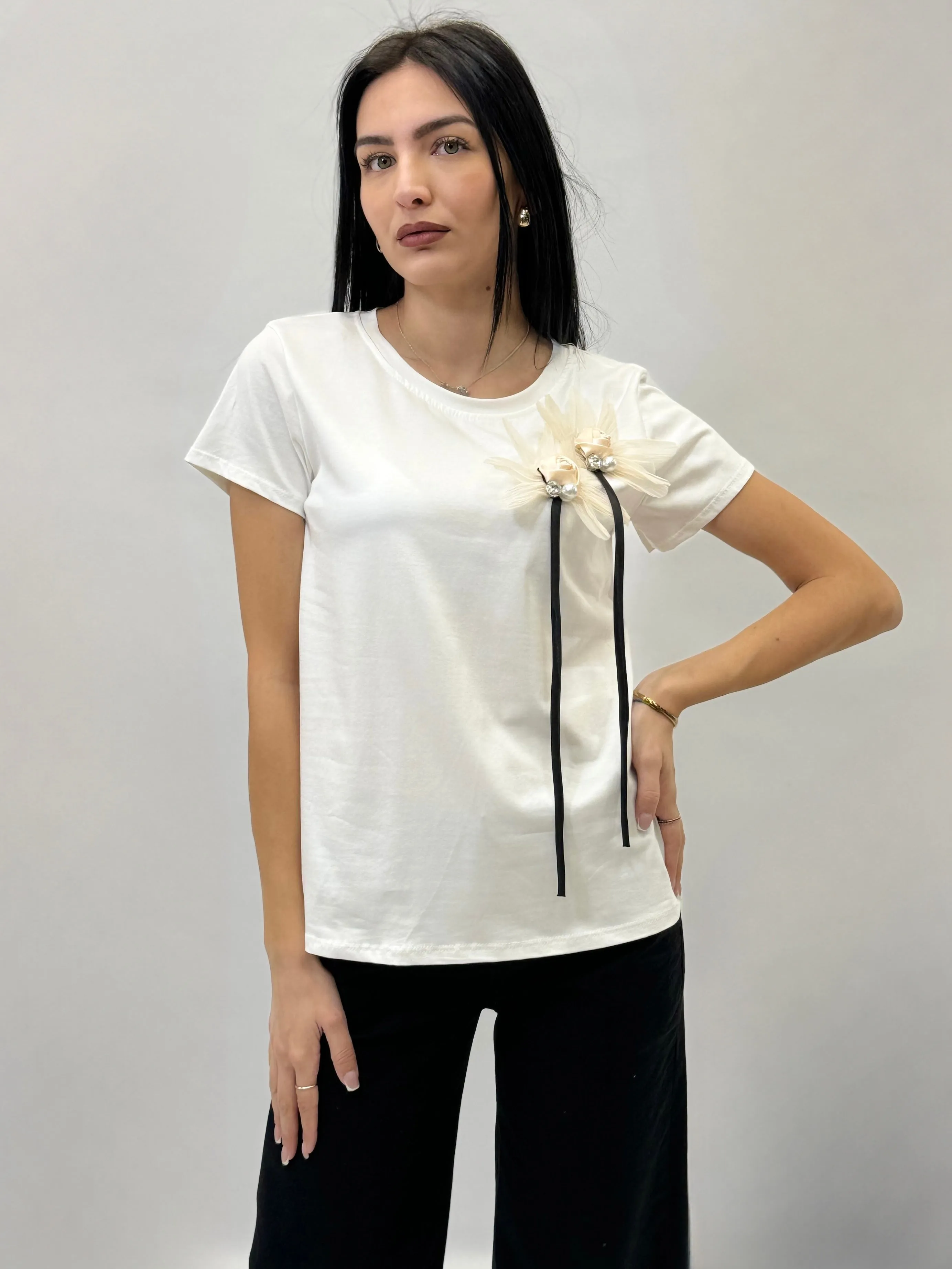 T-shirt in cotone con fiore margherita